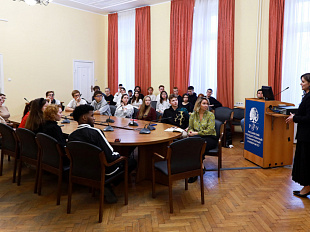 Vorlesung „Die Rolle des Images und der Etikette in den internationalen Beziehungen» an der Russischen Staatlichen Geisteswissenschaftlichen Universität (RGGU)